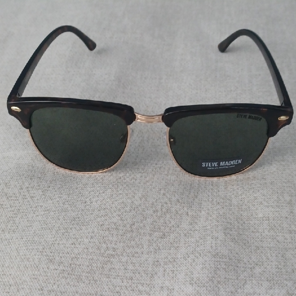 Steve Madden Black and Gold Sunglasses